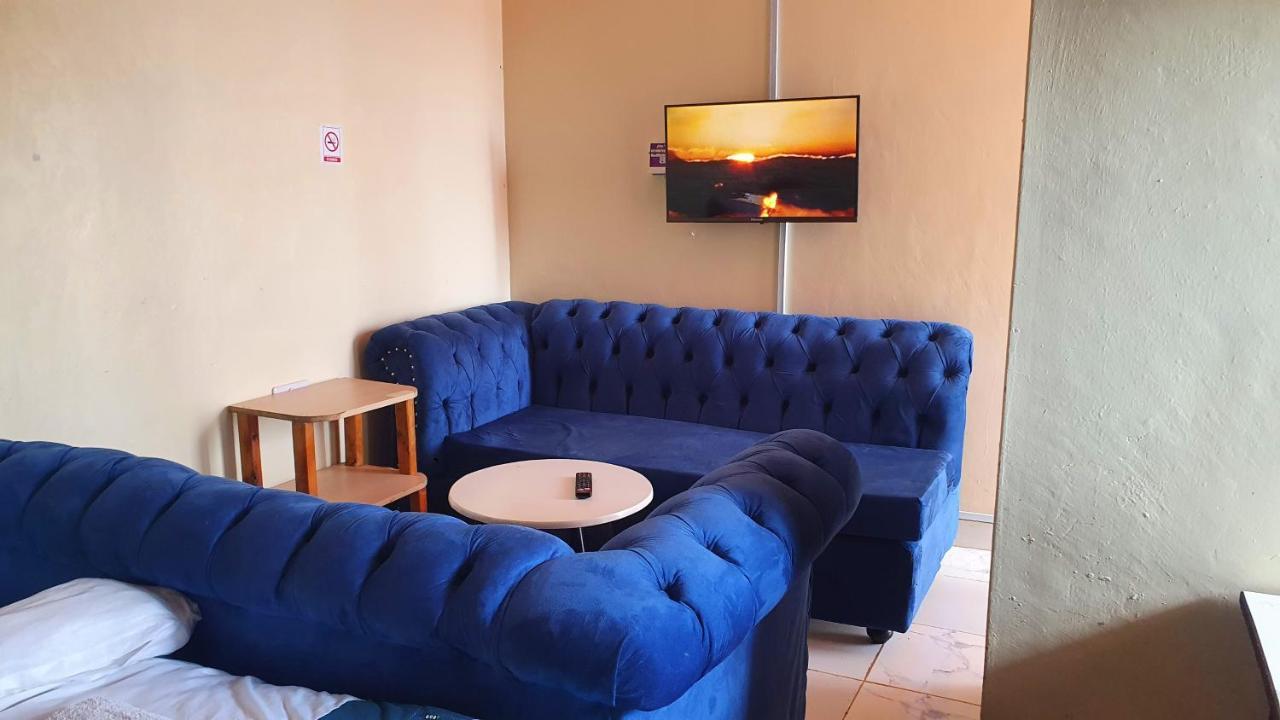 Kikuyu Lola'S Nest Along The Highway - Free Parking, Wifi, Netflix & Rooftop Views 아파트 외부 사진